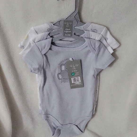 le top bebe Other - Adorable Light Gray Elephant 3 Bodysuit Set